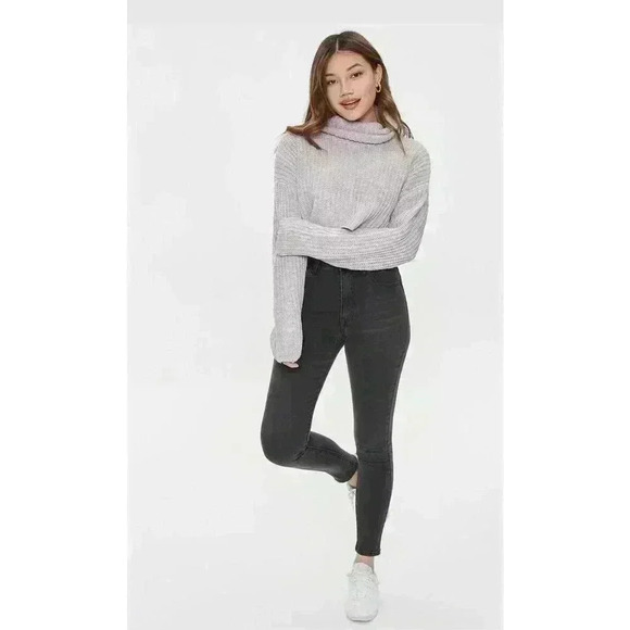 Forever 21 Mid Rise Skinny Jeans - Picture 4 of 8